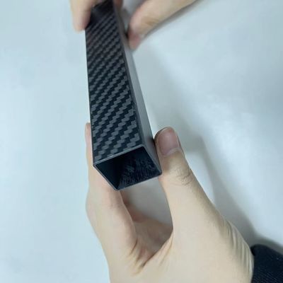 Высокомодульная трубка из углеродного волокна высокая прочность 3k квадрата 30*30*28*28